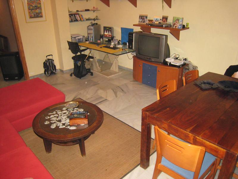 arquing y trastero en zona buenisima cerca colegios y parques. Primero con gran terraza. 3 dormitorios y 2 baños. Precio bajado varias veces. Oportunidad única que trae la crisis!.